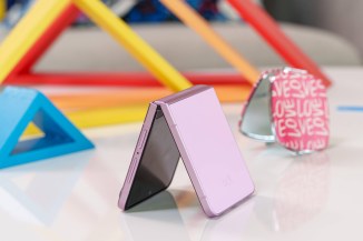 Samsung Galaxy Z Flip8 unboxing